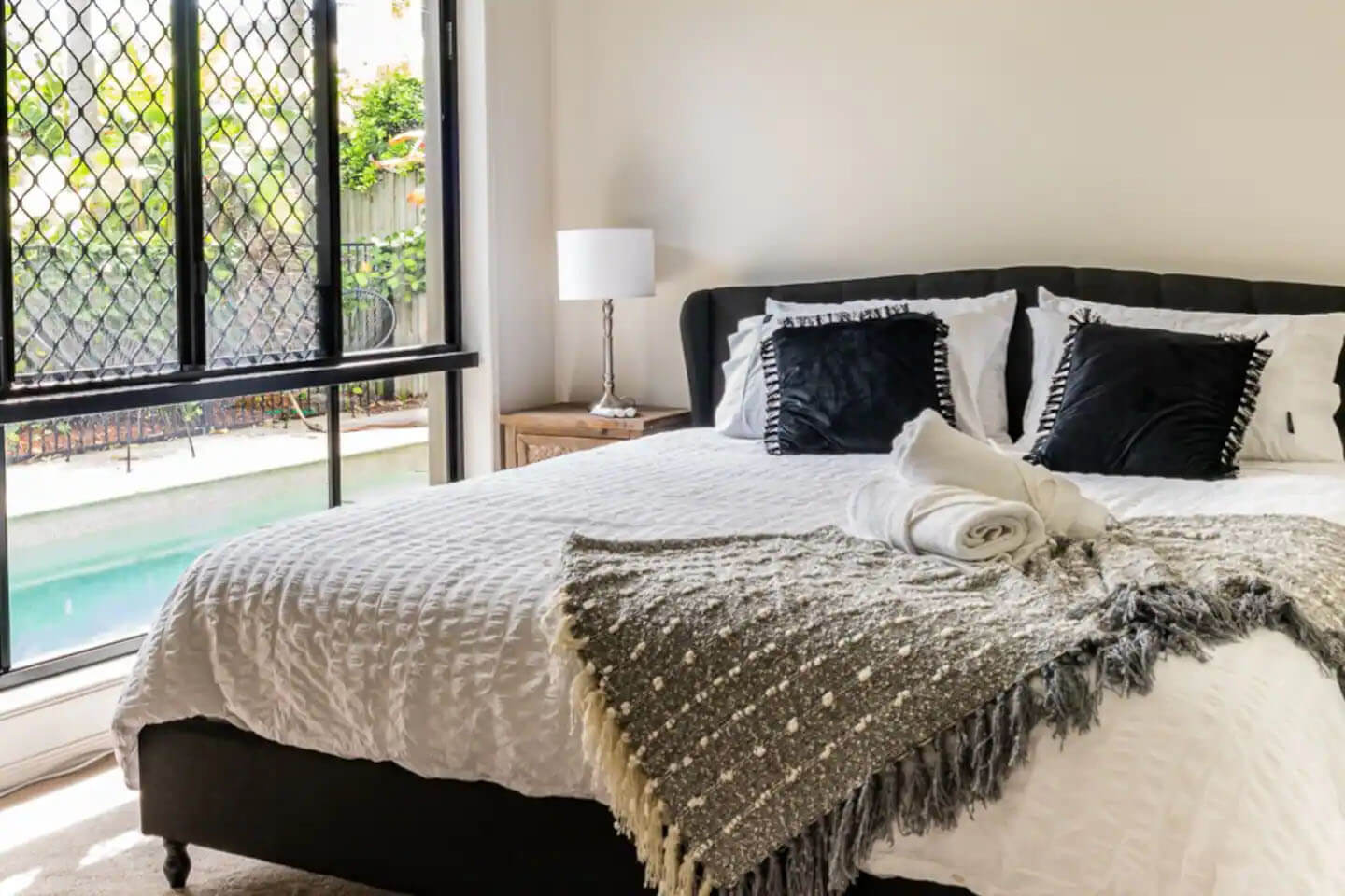 Master bedroom King Bed Pool View 2 bath large bath towels 2 standard bath towels, hand towel, and 2 face washers provided for the King room